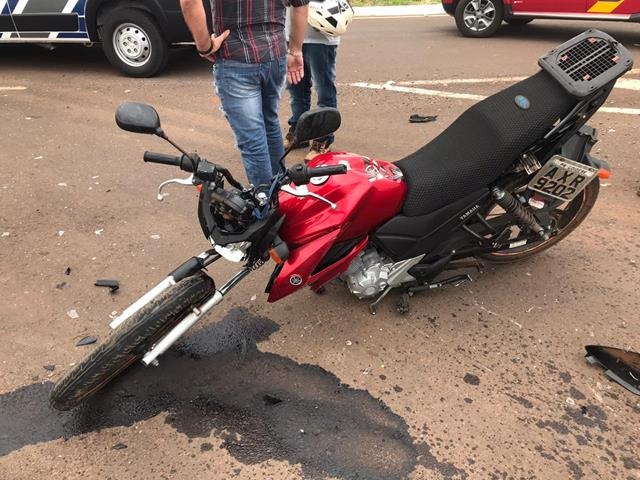 Moto quase parte ao meio em acidente e condutor está em estado grave