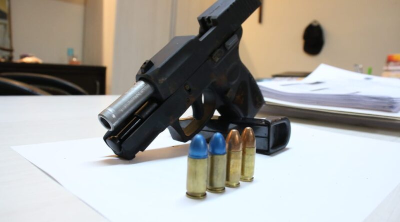 Polícia apreendeu uma pistola 9 milímetros utilizada no homicídio. Crime foi solucionado em tempo recorde pelas Polícias Militar e Civil