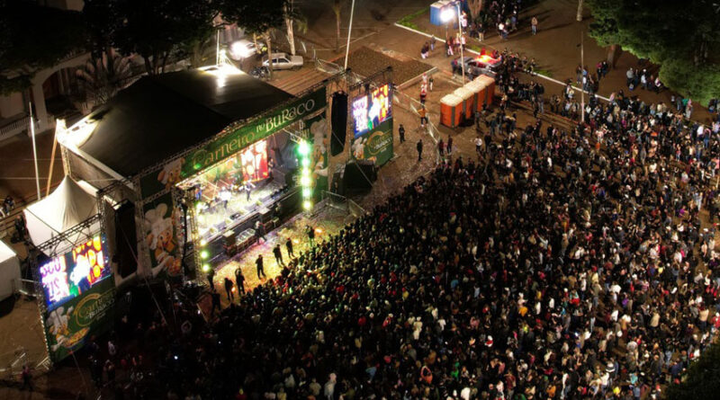 Vista aérea de show na Praça São José em Campo Mourão