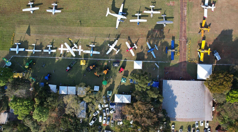 Foto aérea da Feira de Aviação e Tecnologias Agrícolas