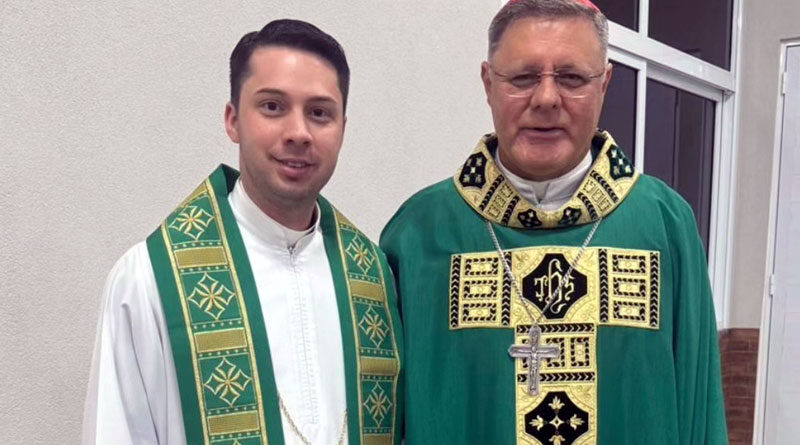 Padre Wesley de Almeida, coordenador de pastoral da Diocese de Campo Mourão, acompanhado do Cardeal Arcebispo de Brasília, Dom Paulo César