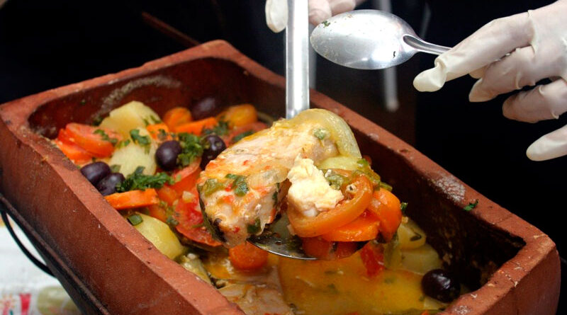 Peixe na Cerâmica, prato típico de Fênix