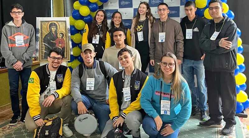 Jovens do grupo de Campo Mourão que participaram da XVII Gincana Católica da Eparquia Ucraniana, em Roncador