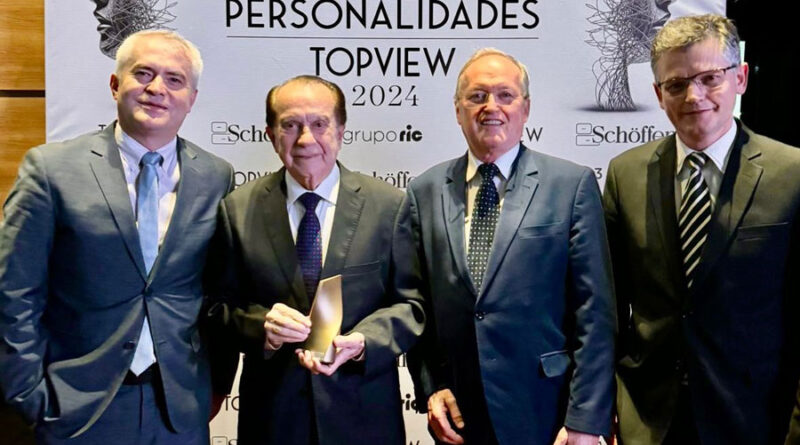 José Aroldo Gallassini durante a entrega de premiação