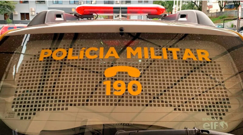 Detalhe de viatura policial com número 190 na parte traseira