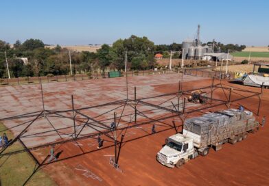 A administração municipal de Juranda deu início à montagem da arena de rodeio e demais instalações para a Expojur