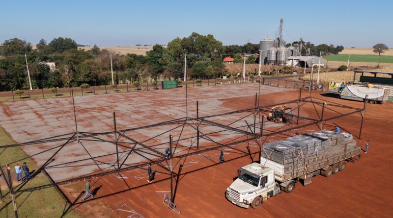 A administração municipal de Juranda deu início à montagem da arena de rodeio e demais instalações para a Expojur