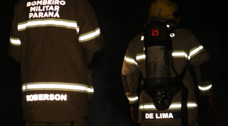 Incidente aconteceu devido a um curto-circuito durante o carregamento de uma scooter elétrica na garagem de uma casa no Jardim Copacabana, em Campo Mourão
