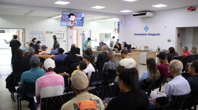 Pacientes aguardando atendimento no ambulatório do Centro Universitário Integrado