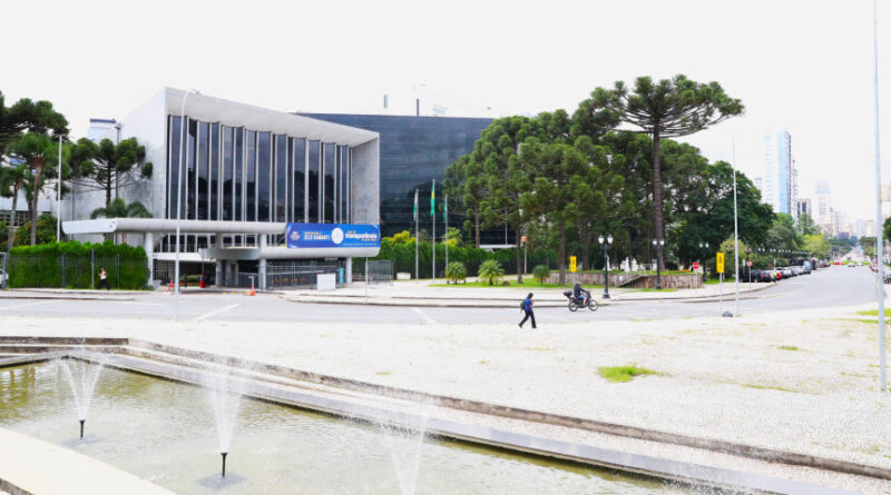 Fachada da Assembleia Legislativa do Paraná