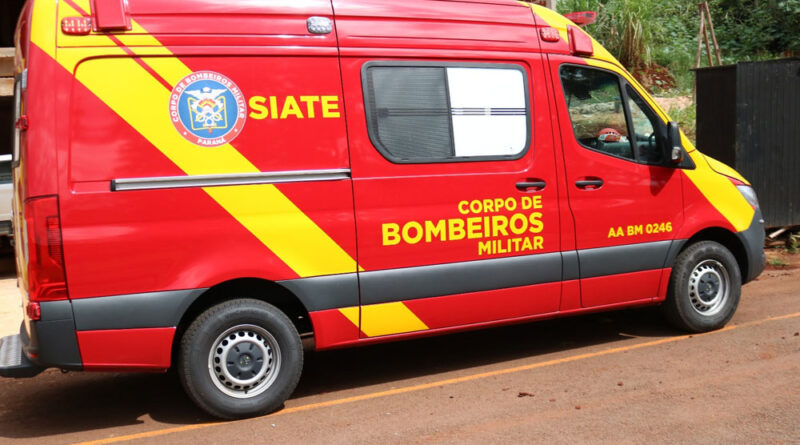 Ambulância do Siate/Corpo do Bombeiros vista de lado